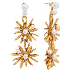 Oscar De La Renta
Classic Pearly Starburst Drop Earrings